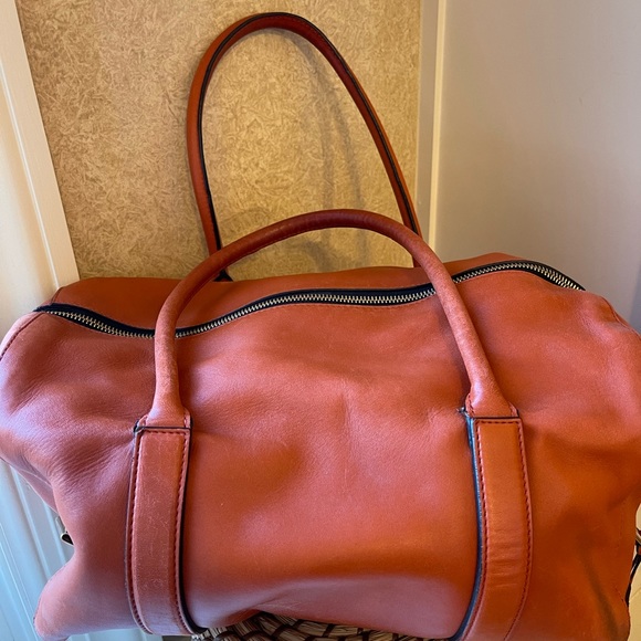 Chloe Leather Madeleine
😍Beautiful doesn't even begin to describe this bag😍 - Picture 8 of 10